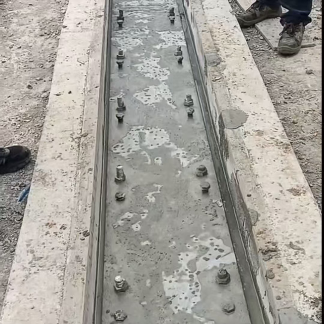 蓬莱港口码头起重机龙门吊重型机械设备稳固用早强快凝轨道胶泥